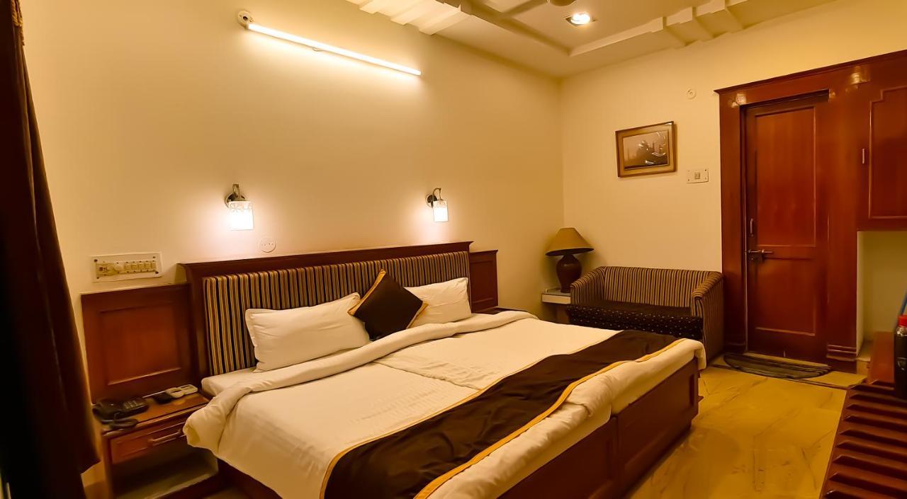 Kamal Nearest To Taj Mahal Hotel Agra (Uttar Pradesh)