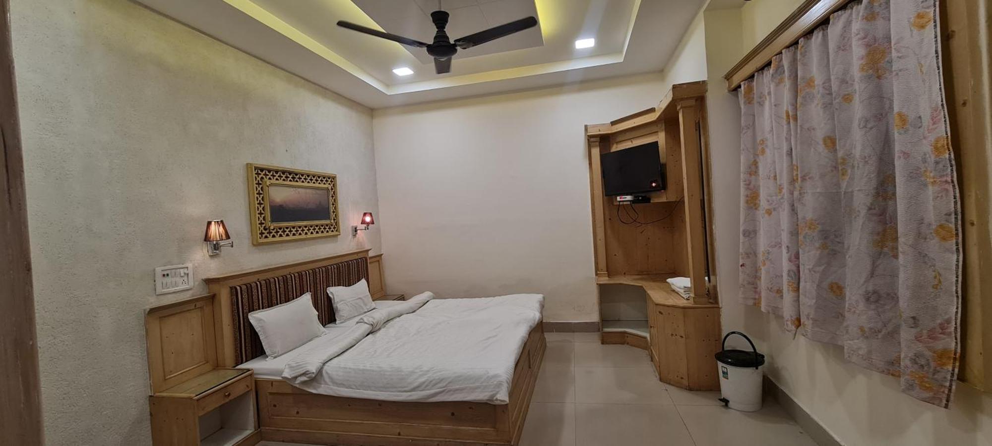 Kamal Nearest To Taj Mahal Hotel Agra (Uttar Pradesh)