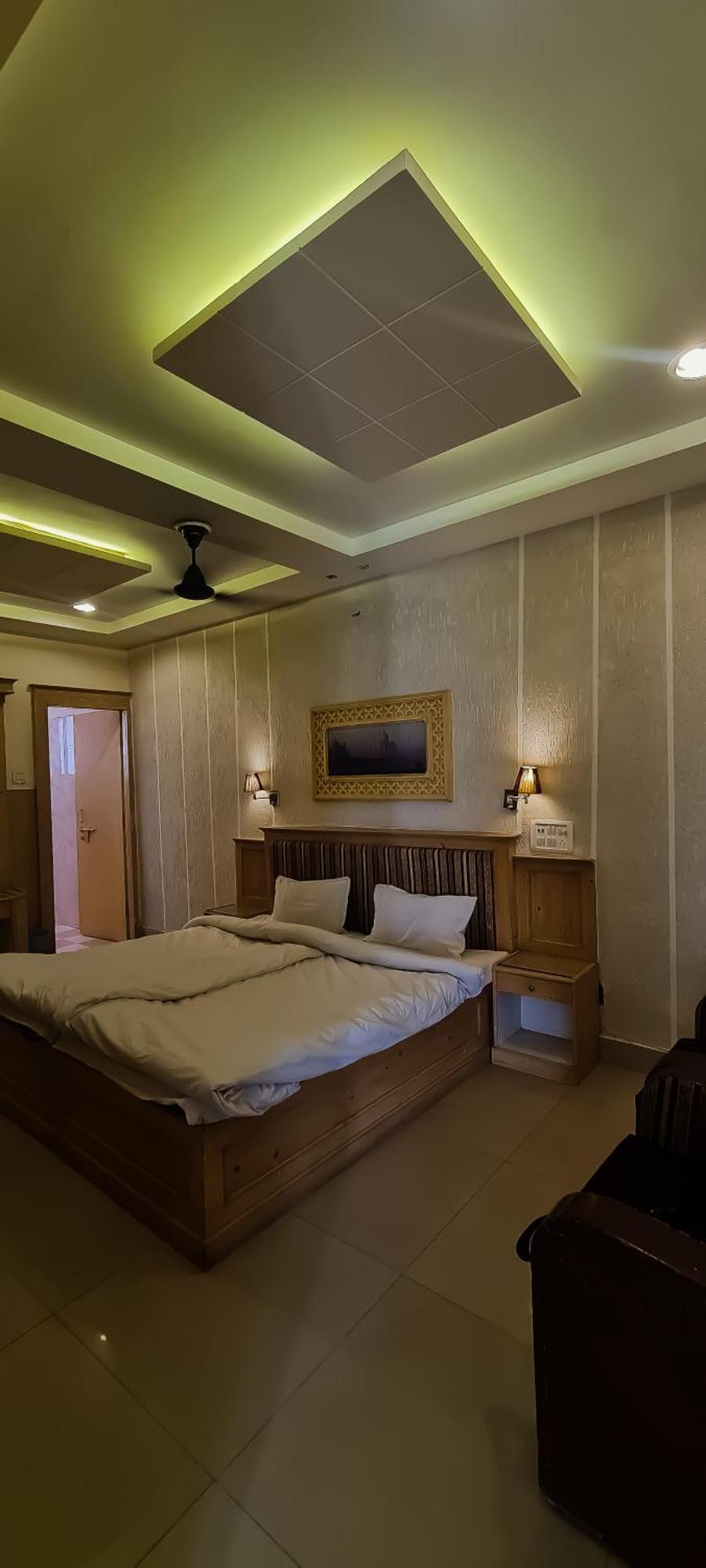 Kamal Nearest To Taj Mahal Hotel Agra (Uttar Pradesh)