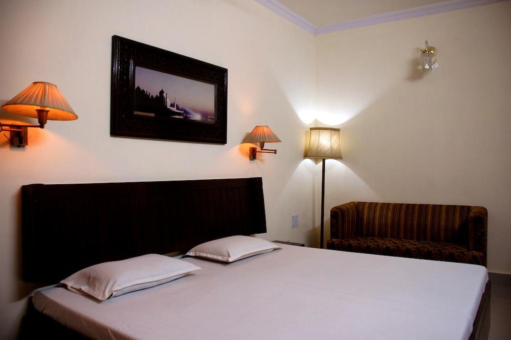 Hotel Kamal Nearest To Taj Mahal 2*