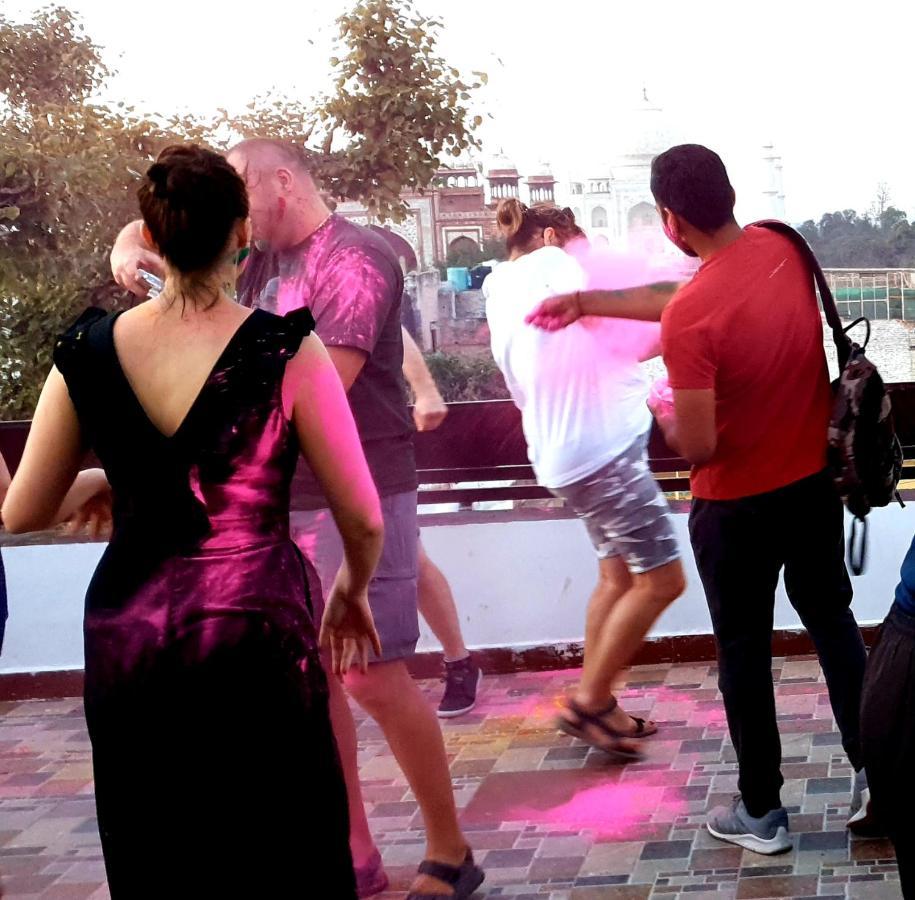 Kamal Nearest To Taj Mahal 2*