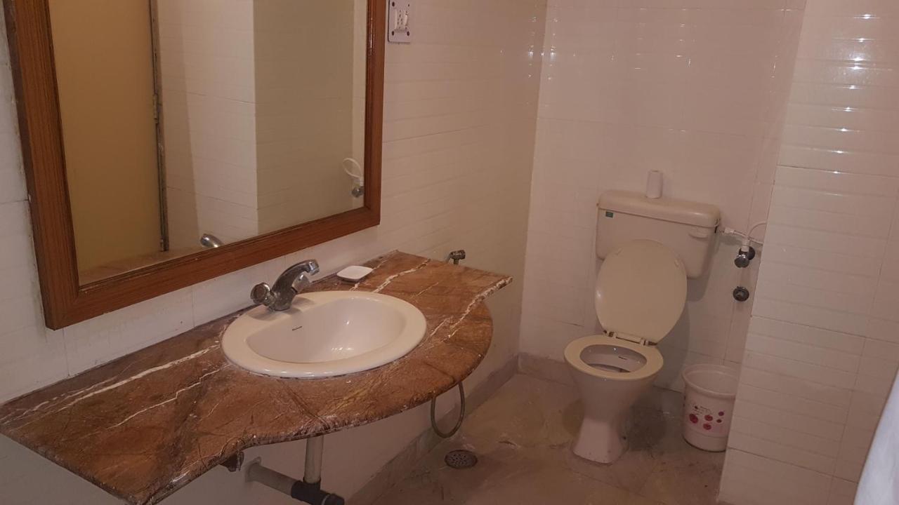 Hotel Kamal Nearest To Taj Mahal 2*